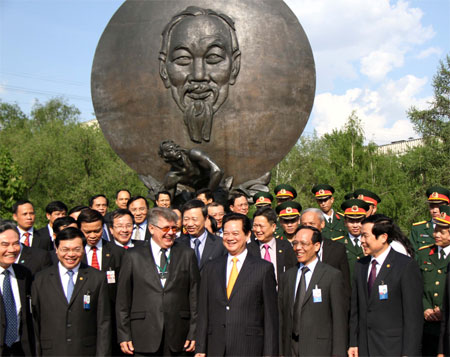 Ngọn lửa vĩnh cửu của tình hữu nghị