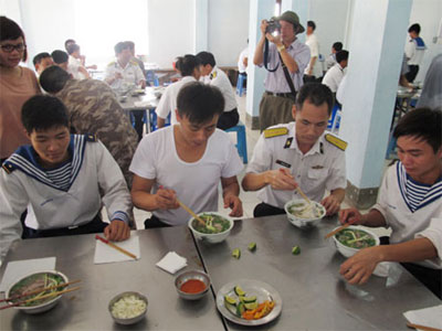 Phở Hà Nội  giữa Trường Sa