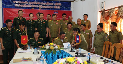 Hội đàm với Sở An ninh tỉnh Khăm Muộn (nước CHDCND Lào)