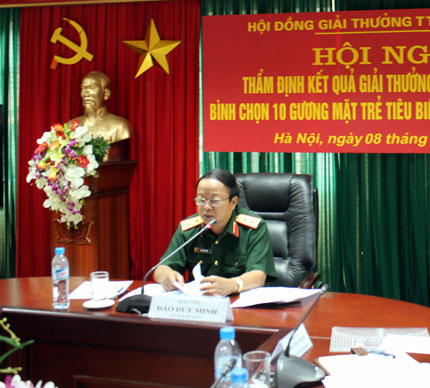 Xét trao giải Giải thưởng TTST lần thứ XIII và bình chọn 10 gương mặt trẻ tiêu biểu toàn quân