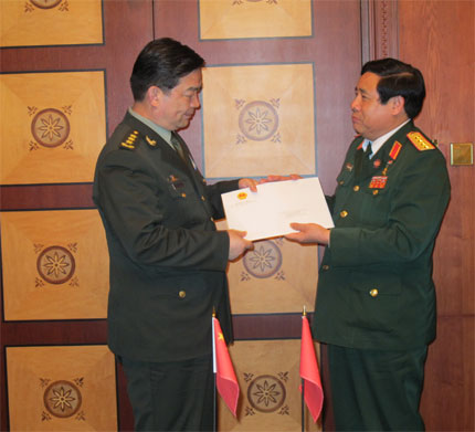 Bộ trưởng Quốc phòng Phùng Quang Thanh gặp song phương Bộ trưởng Quốc phòng Trung Quốc Thường Vạn Toàn