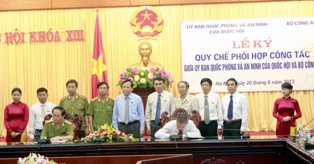 Ủy Ban Quốc phòng và An ninh Quốc hội và Bộ Công an ký kết Quy chế phối hợp công tác