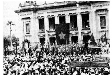 Kết hợp chặt chẽ giữa lực lượng chính trị với lực lượng quân sự trong Tổng khởi nghĩa giành chính quyền