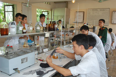 Chuẩn hóa, hiện đại hóa trang thiết bị dạy học