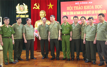 Hội thảo khoa học công tác Công an góp phần thực hiện dân chủ ở cơ sở