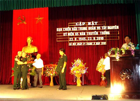 Trung đoàn ra đời từ Mùa thu Cách mạng