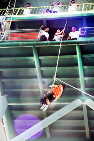 Đến với lính nhà giàn