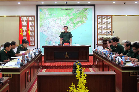 Thượng tướng Nguyễn Thành Cung và Đoàn công tác Bộ Quốc phòng làm việc tại Quân khu 7