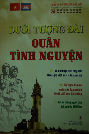 Xuất bản sách “Dưới tượng đài quân tình nguyện”