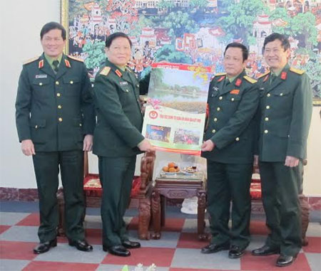 Thượng tướng Ngô Xuân Lịch thăm, chúc Tết  một số địa phương, đơn vị