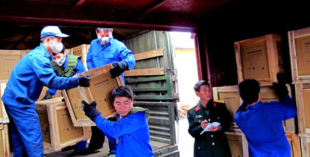 Cục Vận tải  vận chuyển pháo hoa cho các tỉnh, thành phố