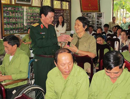 Thượng tướng Nguyễn Thành Cung thăm, chúc Tết Trung tâm điều dưỡng thương binh Long Đất