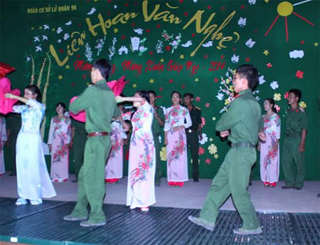 Lính pháo đón giao thừa