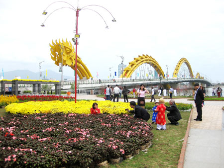 Đà Nẵng tưng bừng sắc xuân