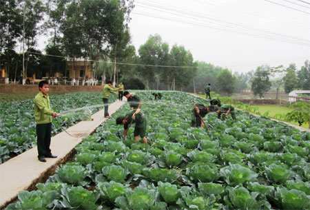 Xuyên suốt quan điểm và tinh thần phục vụ bộ đội