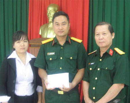 Quân khu 5: Trao 70 triệu đồng hỗ trợ gia đình Đại úy Lương Thanh Đoàn