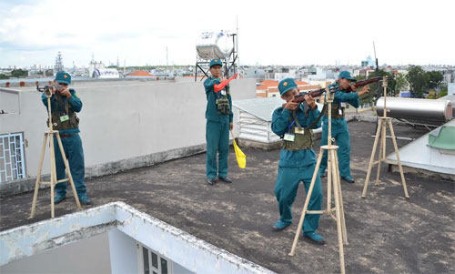 Diễn tập giới nghiêm, sơ tán dân tránh hỏa lực đường không