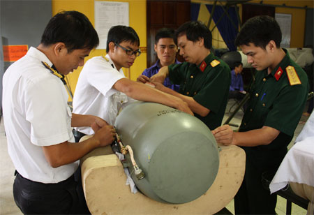 Nghiên cứu làm chủ các loại vũ khí trang bị kỹ thuật hiện đại