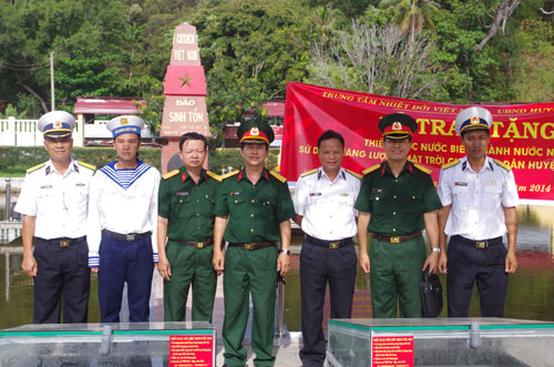 Hộ dân huyện đảo Trường Sa được tặng thiết bị lọc nước biển