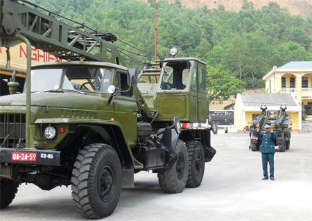 Chủ động nghiên cứu cải tiến, đồng bộ và tích hợp sử dụng vũ khí, khí tài phòng không