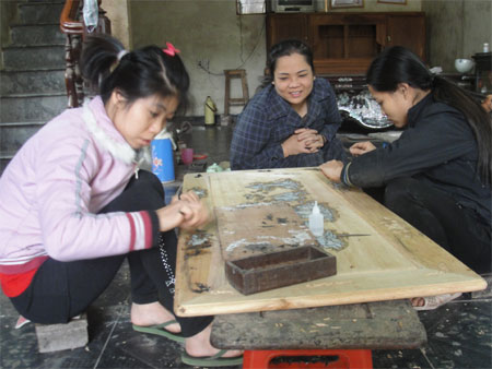 Nữ nghệ nhân tật nguyền giàu lòng nhân ái