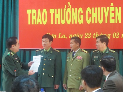 Trao thưởng cho lực lượng phá chuyên án vận chuyển ma túy trái phép