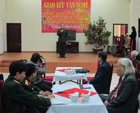 Giao lưu văn nghệ quân-dân đầm ấm sắc Xuân  