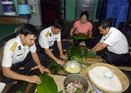 Bài 3: Cuộc hội ngộ ấm tình đất liền-biển đảo