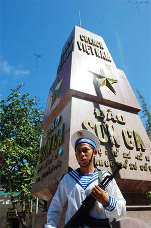 Tự hào bên cột mốc chủ quyền ở Trường Sa