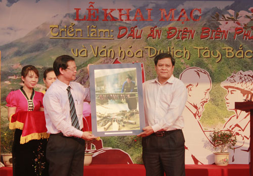 Hơn 200 bức ảnh trong triển lãm “Dấu ấn Điện Biên Phủ và Văn hóa Du lịch Tây Bắc”