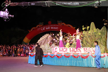Tuần hành “Qua miền Tây Bắc xem hội hoa Ban