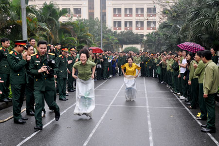 200 đoàn viên, thanh niên cơ quan TCHC tham dự thi đấu thể thao