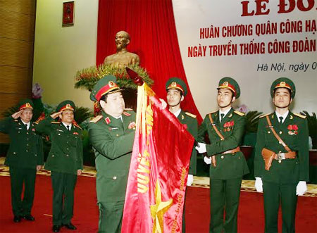 Ban Công đoàn Quốc phòng đón nhận Huân chương Quân công hạng Ba