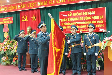  Công ty Đầu tư và xây lắp ACC đón nhận Huân chương Lao động hạng Ba