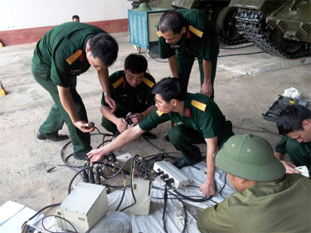 Phát triển khoa học-công nghệ tự động hóa trong quân sự