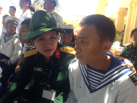 Ra khơi mang tình mẹ