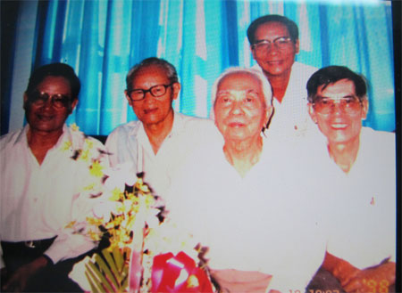 Kỳ II: Quà kỷ niệm Điện Biên Phủ (tiếp theo và hết)