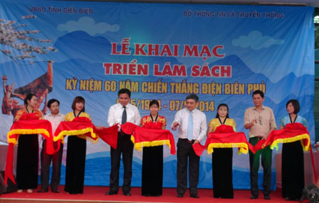 Khai mạc triển lãm sách kỷ niệm 60 năm Chiến thắng Điện Biên Phủ