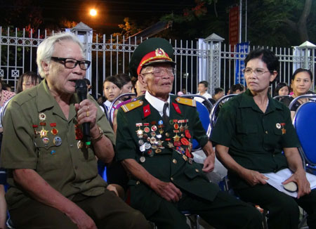 Giao lưu giới thiệu cuốn sách “Người lính Điện Biên kể chuyện”