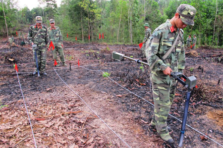 Huy động nguồn lực khắc phục hậu quả bom, mìn