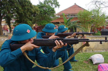 Xây dựng LLVT vững mạnh, thực sự là nòng cốt trong khu vực phòng thủ