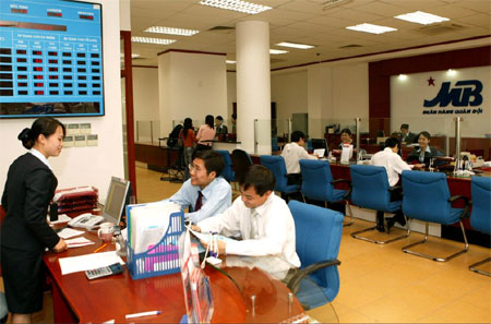 Cạnh tranh trong lĩnh vực ngân hàng: Khách hàng hưởng lợi