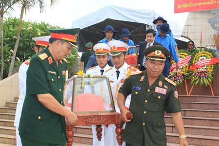 Quảng Bình: An táng 32 hài cốt liệt sĩ hy sinh tại các chiến trường Lào