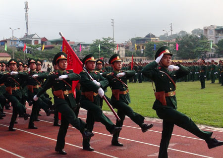 Sẽ vận dụng thăng quân hàm cao hơn một bậc so với trần quy định