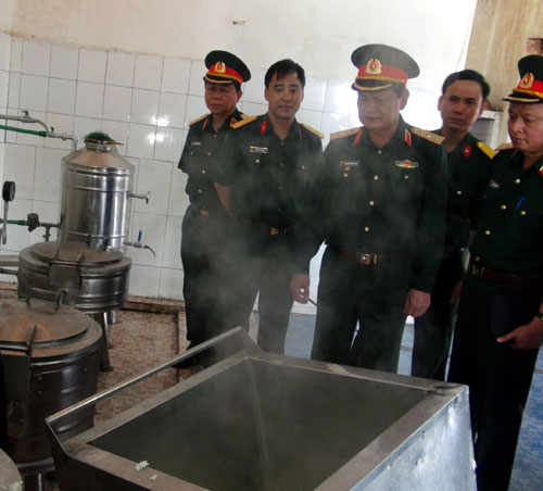 Thượng tướng Nguyễn Thành Cung thăm các đơn vị tham gia diễu binh, diễu hành 