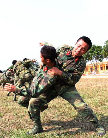 Trên thao trường Trung đoàn 19