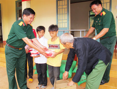 Các con nuôi của Bộ đội Cụ Hồ