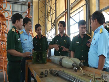 Trung tướng Võ Văn Tuấn kiểm tra các đơn vị tại miền Trung