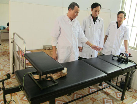 Giường kéo giãn cột sống cổ, thắt lưng