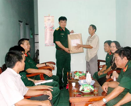 Tổng cục Hậu cần: Tặng quà đối tượng chính sách tại tỉnh Khánh Hòa trị giá hơn 30 triệu đồng